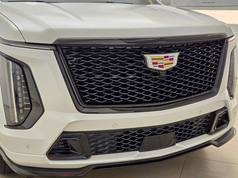 Used 2025 Cadillac Escalade V AWD/4WD image 4