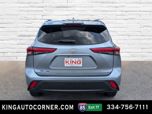 Used 2020 Toyota Highlander XLE FWD image 7