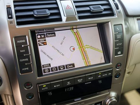 Used 2017 Lexus GX 460 Premium w/ Premium Package image 16