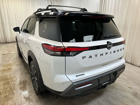 New 2026 Nissan Pathfinder Platinum image 2