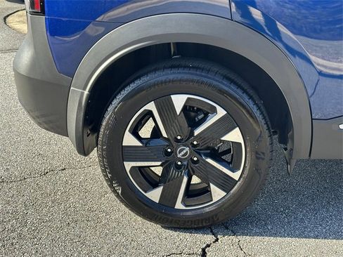 Certified 2025 Nissan Kicks SR image 18