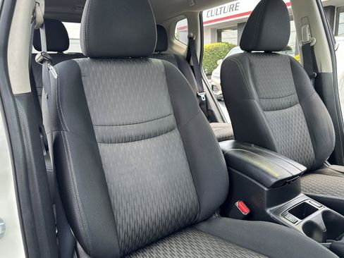 Used 2017 Nissan Rogue SV AWD/4WD image 46