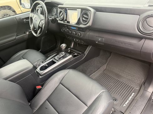 Used 2019 Toyota Tacoma TRD Sport w/ TRD Premium Sport Package image 20