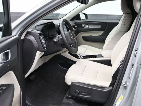 Certified 2026 Volvo XC40 B5 Plus w/ Protection Package Premier AWD/4WD image 9