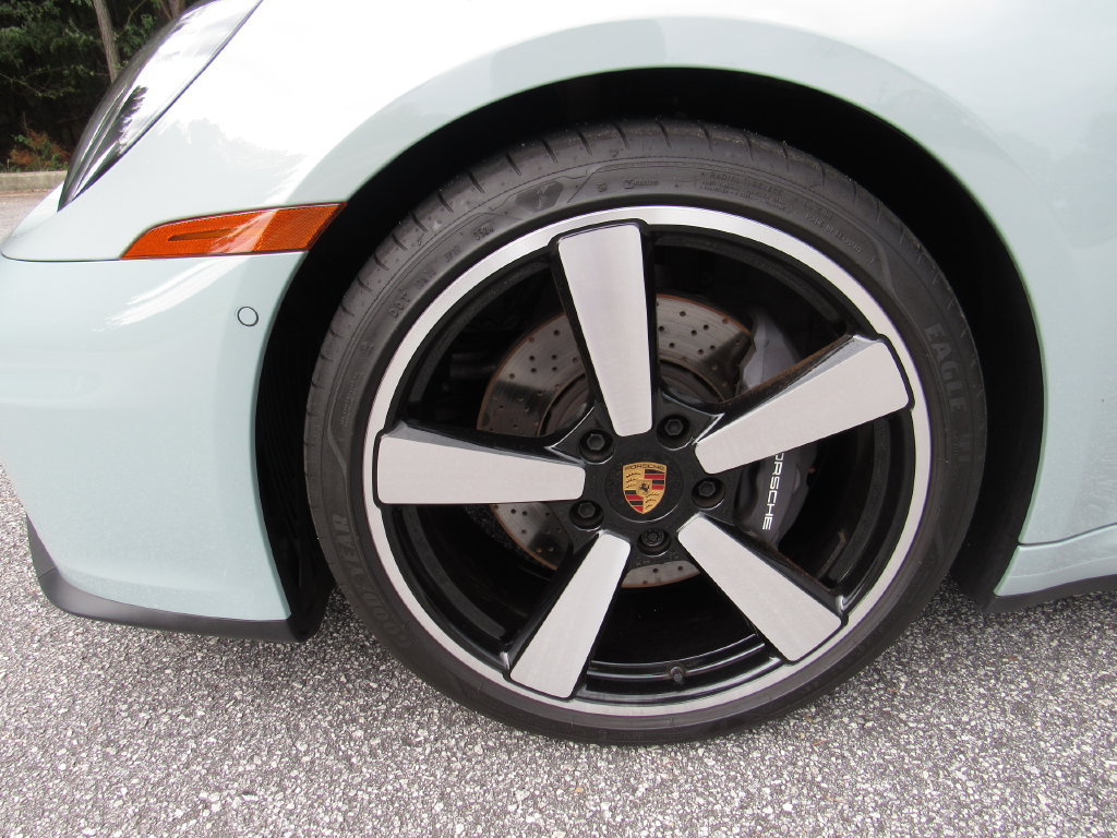 Certified 2025 Porsche 911 Carrera RWD image 25