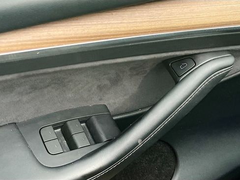 Used 2023 Tesla Model Y Long Range image 17