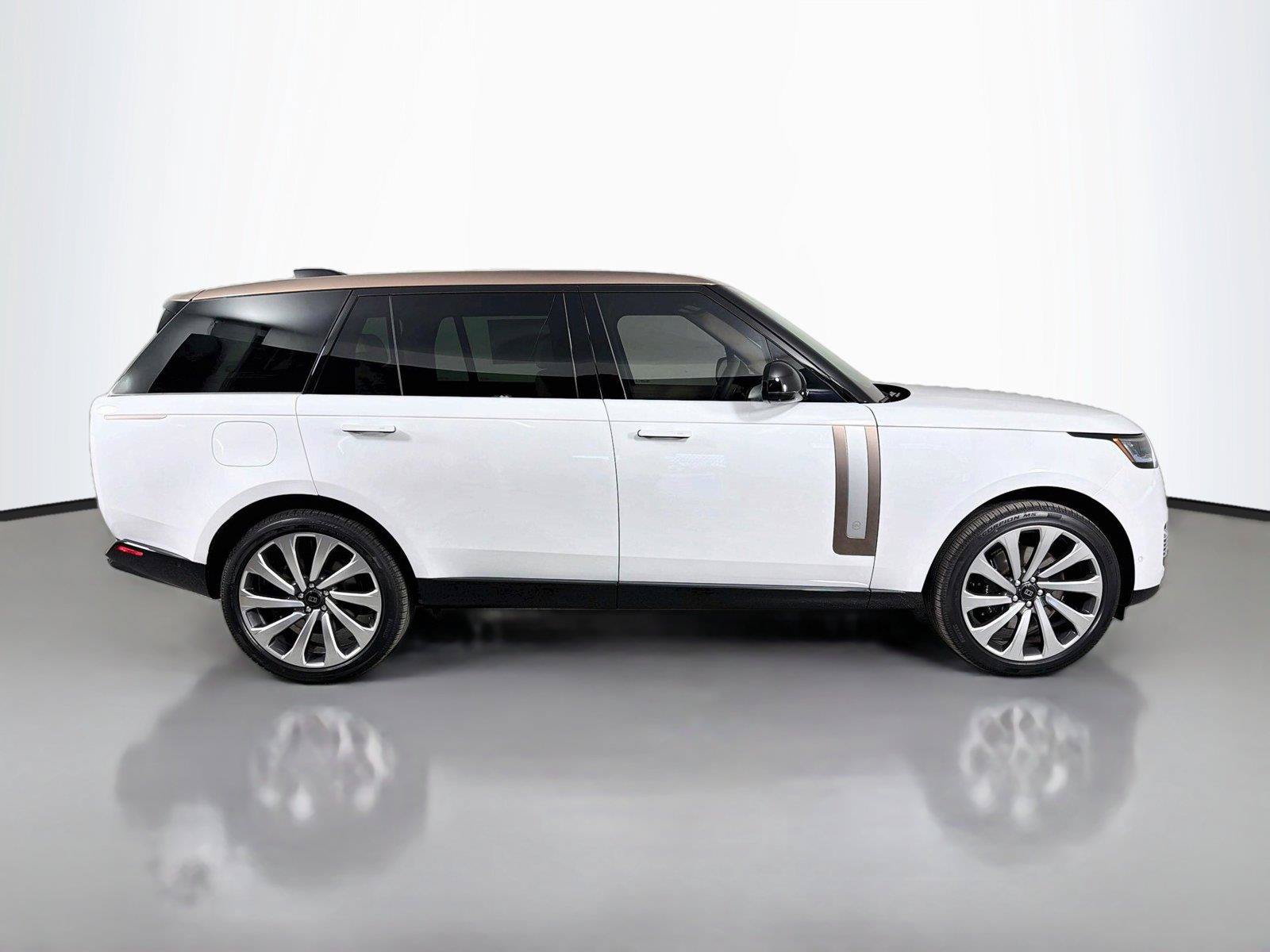 New 2027 Land Rover Range Rover SV AWD/4WD image 4