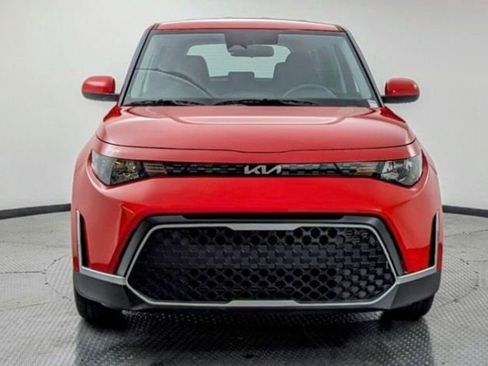 Used 2025 Kia Soul LX w/ LX Technology Package FWD image 16
