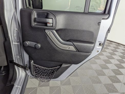 Used 2015 Jeep Wrangler Unlimited Willys image 27