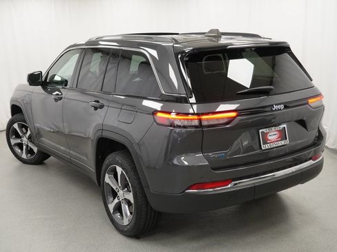 Certified 2022 Jeep Grand Cherokee Limited 4xe w/ Luxury Tech Group II AWD/4WD image 13