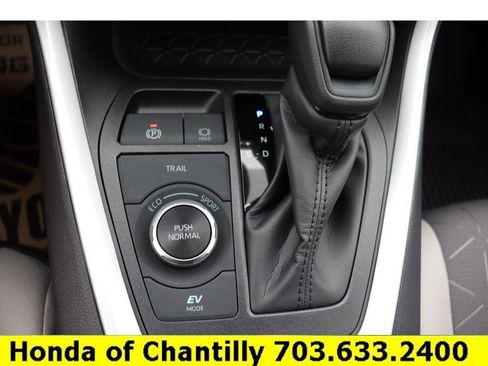 Used 2025 Toyota RAV4 XLE image 17