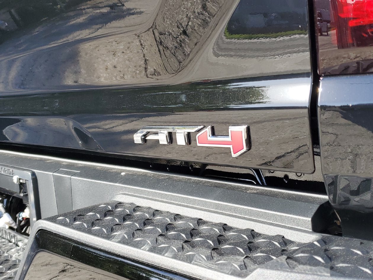New 2026 GMC Canyon AT4 w/ AT4 Premium Package AWD/4WD image 8