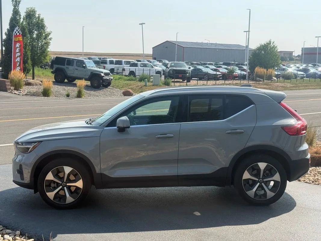 Used 2024 Volvo XC40 B5 Plus AWD/4WD image 50