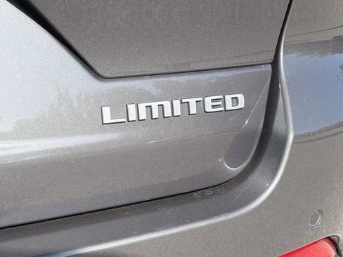 Used 2025 Jeep Grand Cherokee Limited RWD image 11