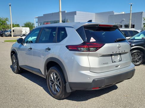 Certified 2025 Nissan Rogue S FWD image 5