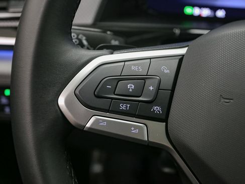 Used 2025 Volkswagen Atlas Peak Edition SE AWD/4WD image 40