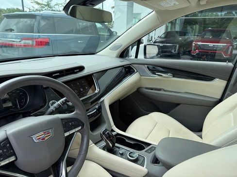 Used 2023 Cadillac XT6 Premium Luxury FWD image 10