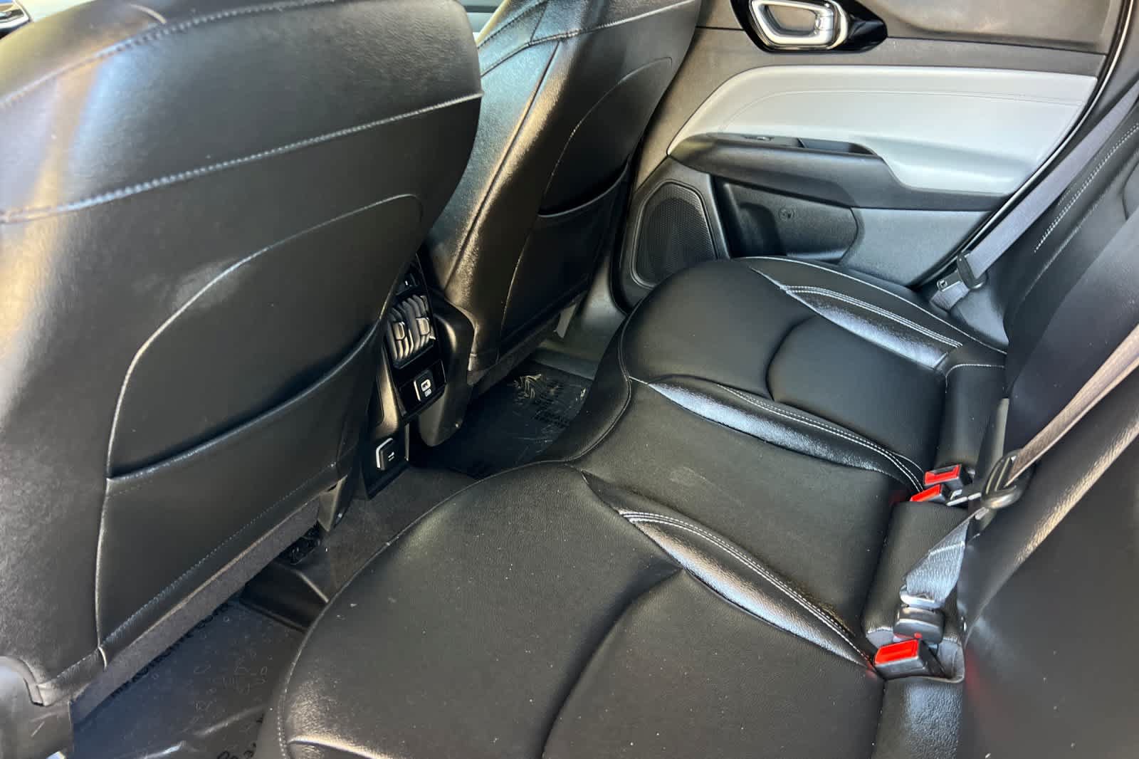 Used 2025 Jeep Compass Limited AWD/4WD image 4