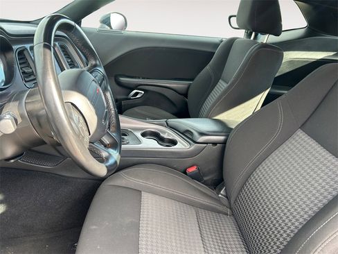 Used 2023 Dodge Challenger SXT image 9