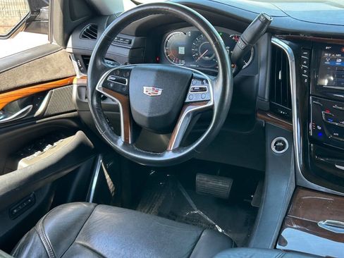 Used 2017 Cadillac Escalade ESV Premium Luxury RWD image 19