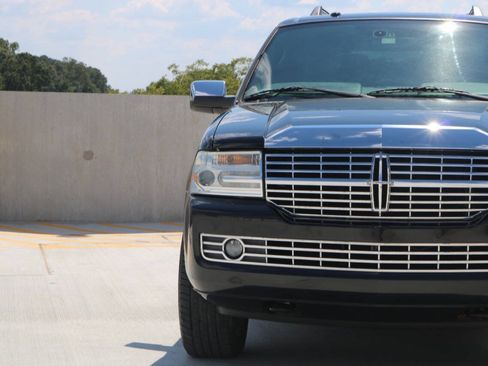 Used 2014 Lincoln Navigator 2WD image 47