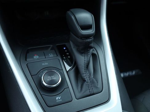 Used 2025 Toyota RAV4 XLE image 11