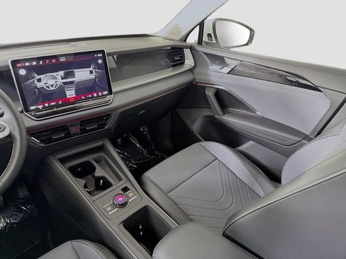 New 2026 Volkswagen Tiguan SE FWD image 23