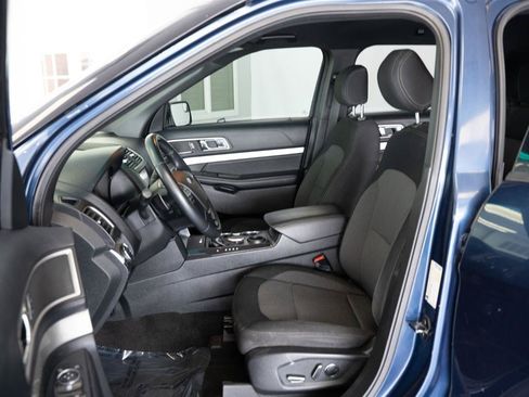 Used 2016 Ford Explorer XLT w/ Equipment Group 201A FWD image 17