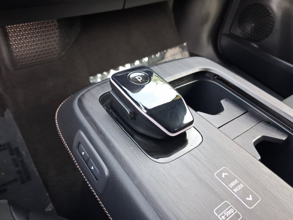 Certified 2023 Nissan Ariya FWD image 23