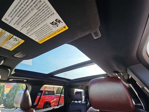 Used 2024 Ford Expedition Limited image 19