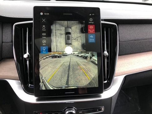 New 2026 Volvo XC90 B6 Plus w/ Protection Package Premier image 25