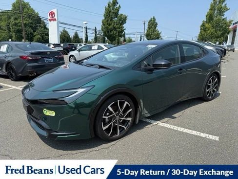 Used 2025 Toyota Prius Plug-In Hybrid FWD image 20