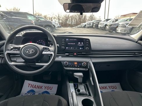 Used 2022 Hyundai Elantra SEL image 13