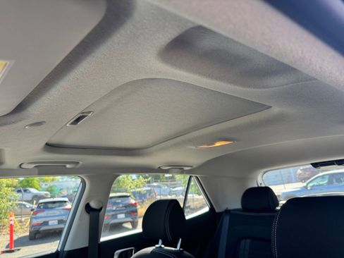 Used 2025 Hyundai Venue SEL image 28