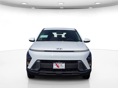 New 2026 Hyundai Kona SE image 2