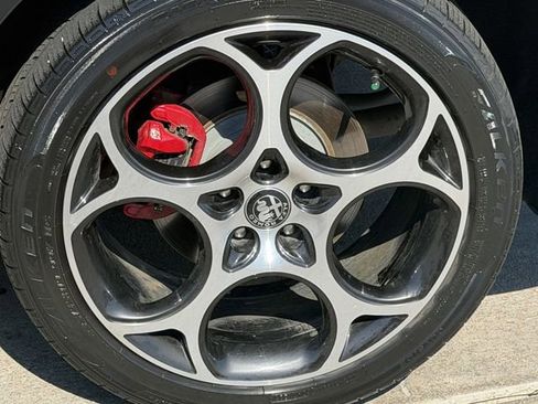 Used 2024 Alfa Romeo Tonale Veloce AWD/4WD image 8