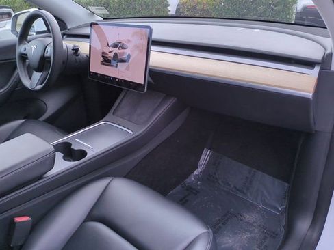 Used 2022 Tesla Model Y Long Range image 36