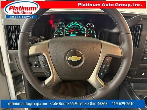 Used 2017 Chevrolet Express 3500 Extended image 15
