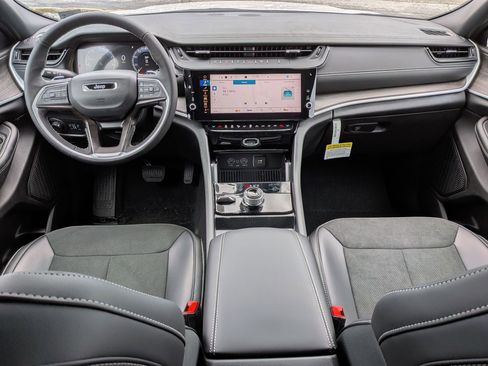 New 2026 Jeep Grand Cherokee Altitude image 28