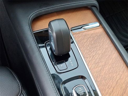 Used 2023 Volvo XC90 B6 Plus image 15