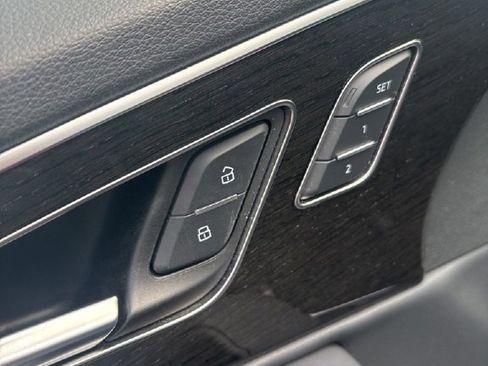 Used 2025 Audi Q7 3.0T Premium Plus image 16