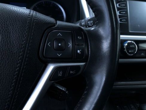 Used 2019 Toyota Highlander XLE image 26