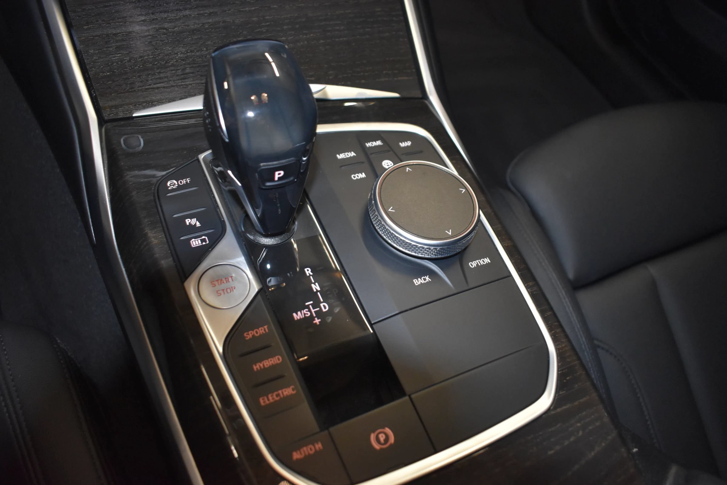 Used 2021 BMW 330e w/ Driving Assistance Package RWD image 13