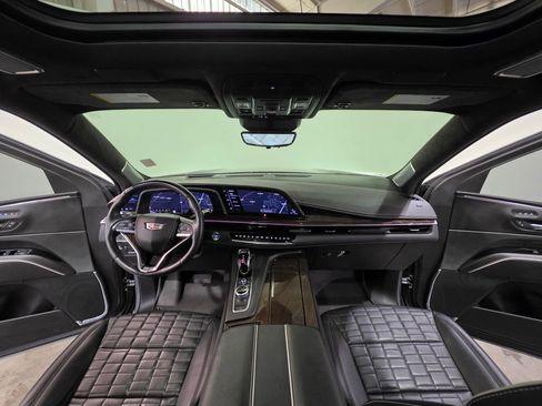 Used 2023 Cadillac Escalade ESV Sport Platinum w/ LPO, ONYX Package AWD/4WD image 17