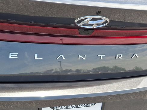 Used 2021 Hyundai Elantra SEL FWD image 27