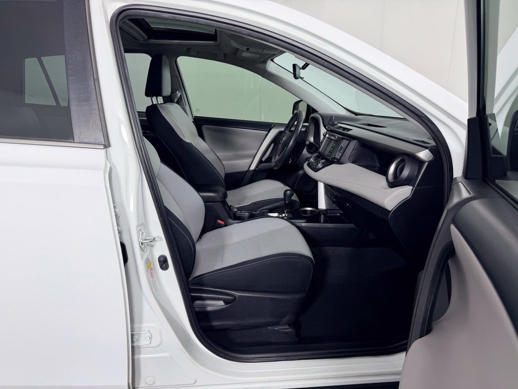 Used 2016 Toyota RAV4 XLE FWD image 31