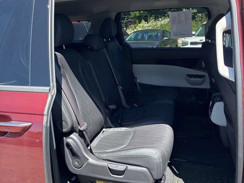 Used 2024 Kia Carnival SX FWD image 3