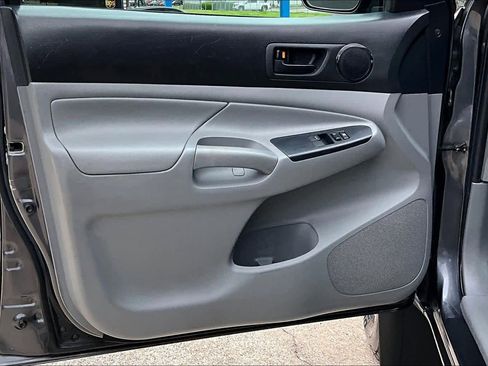 Used 2012 Toyota Tacoma PreRunner image 22