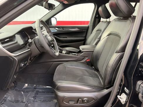 Used 2023 Jeep Grand Cherokee Altitude AWD/4WD image 23