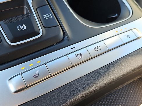 Certified 2023 Kia Carnival LX image 17